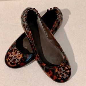 Tory Burch tortoise ballet flat, size 7.